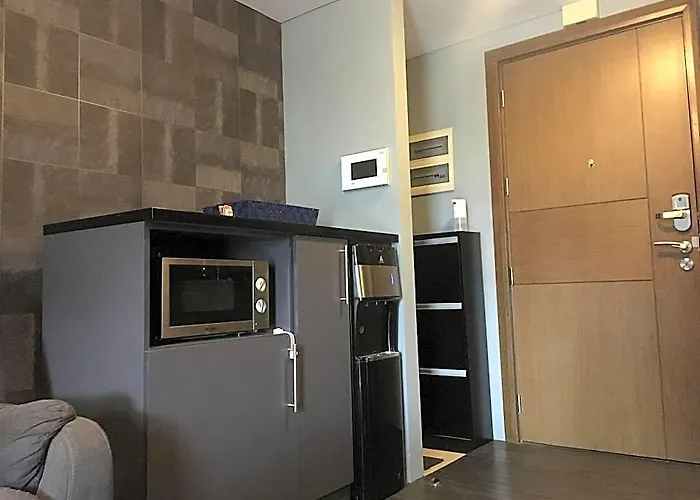 Отель Cozy Near Naia With Wifi, Pool And Balcony Манила