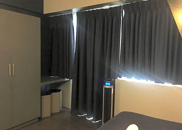 Cozy Near Naia With Wifi, Pool And Balcony Отель