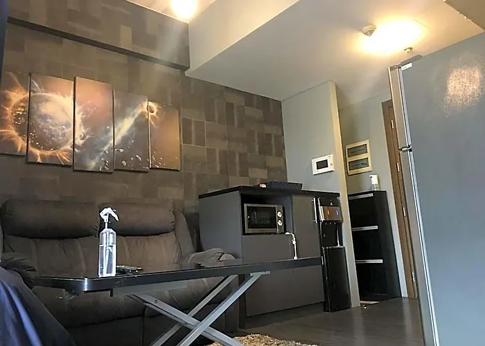 Отель Cozy Near Naia With Wifi, Pool And Balcony