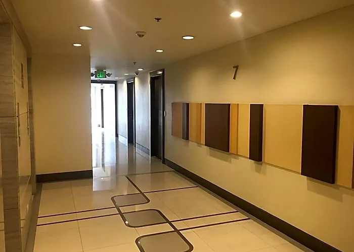 Cozy Near Naia With Wifi, Pool And Balcony