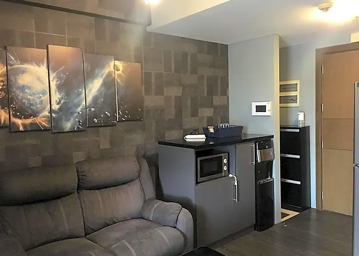 Cozy Near Naia With Wifi, Pool And Balcony